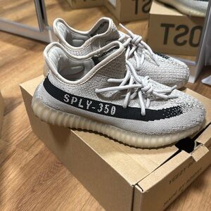 Yeezy boys 350 in shade Slate